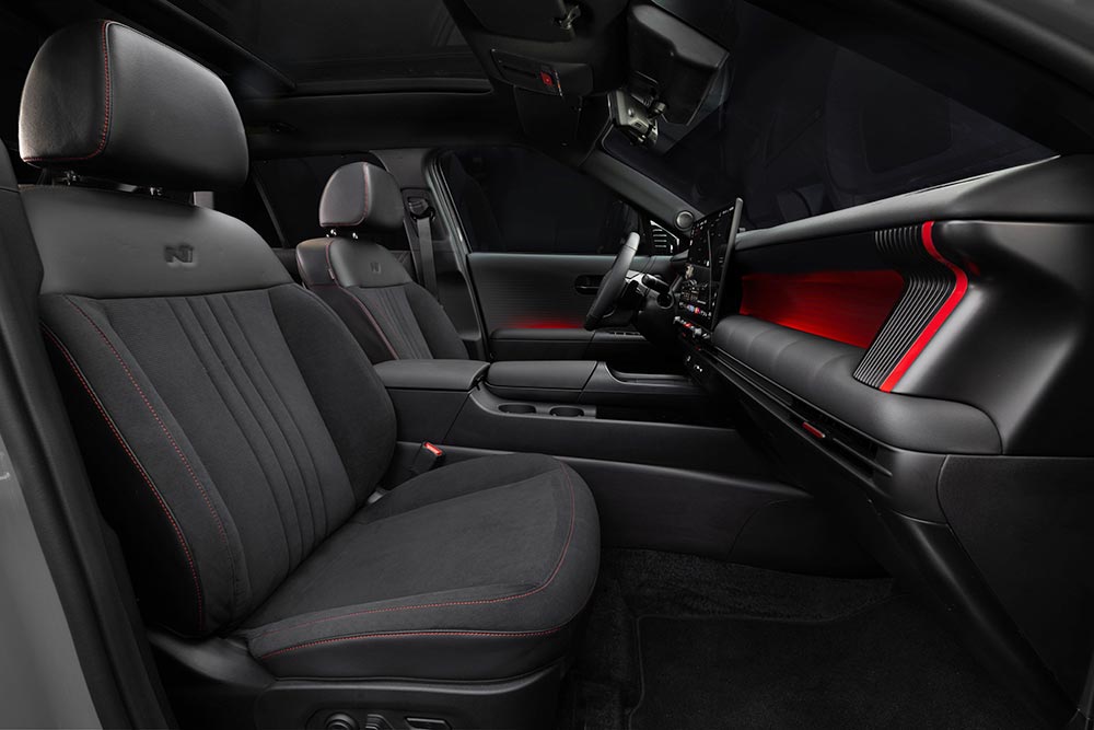 https://cdn.autogreeknews.gr/wp-content/uploads/2026/09/hyundai-tucson-n-line-1026-interior-01.jpg