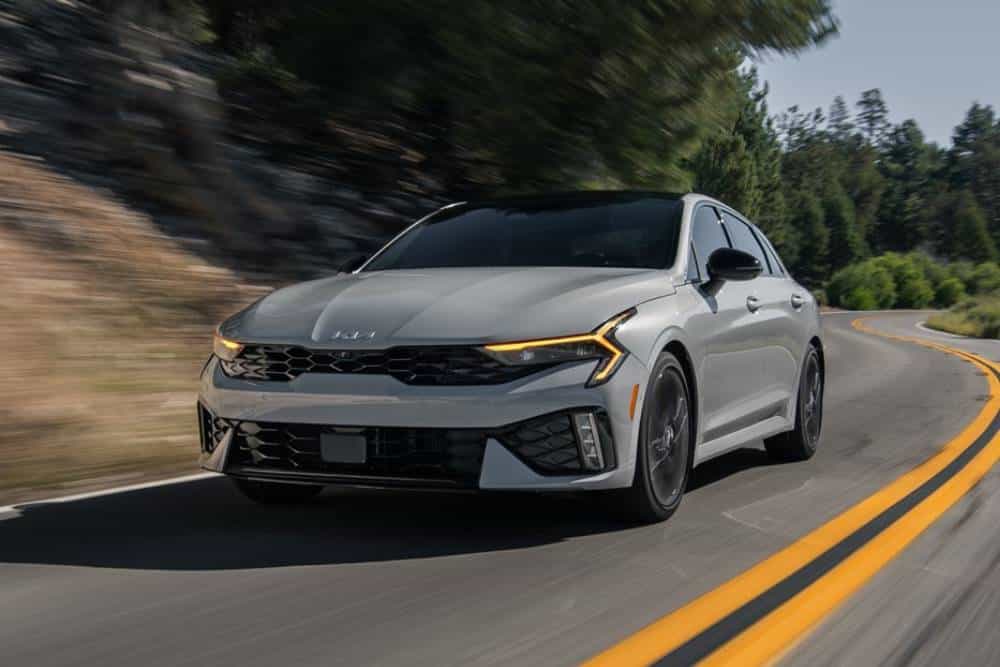 https://cdn.autogreeknews.gr/wp-content/uploads/2026/09/kia-k5-my27-1.jpg