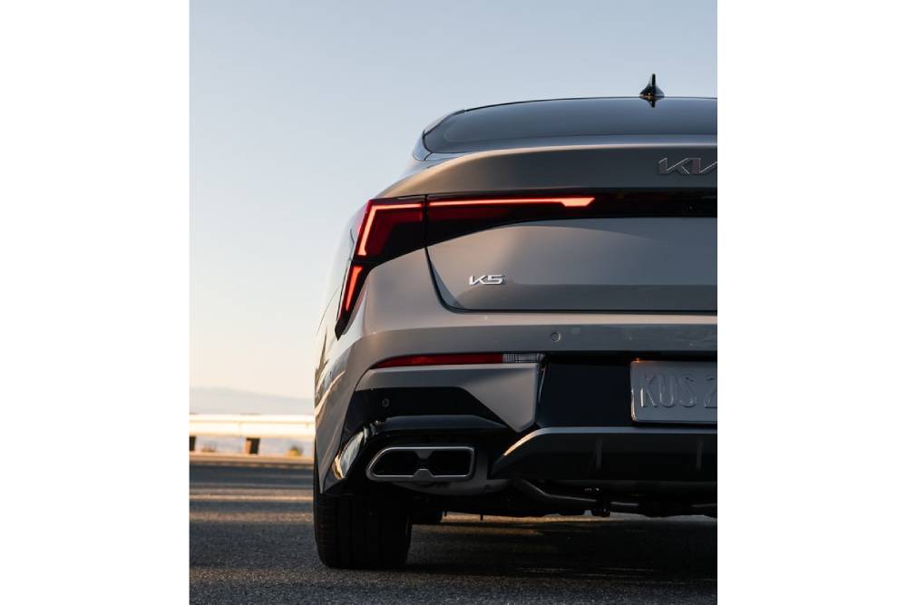 https://cdn.autogreeknews.gr/wp-content/uploads/2026/09/kia-k5-my27-2.jpg