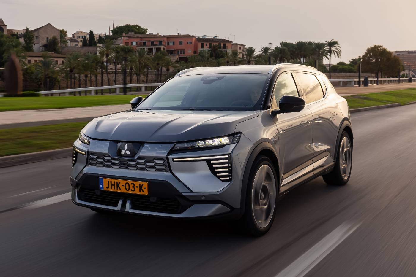 https://cdn.autogreeknews.gr/wp-content/uploads/2026/09/mitsubishi_eclipse_cross_ev33.jpg