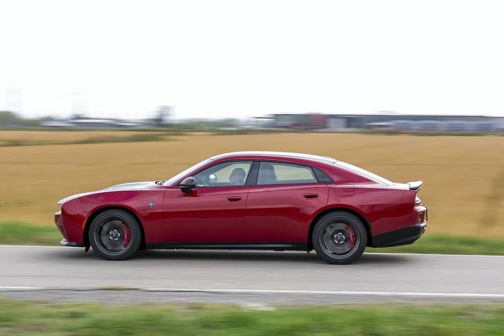 https://cdn.autogreeknews.gr/wp-content/uploads/2026/09/new-dodge-charger-7.jpg