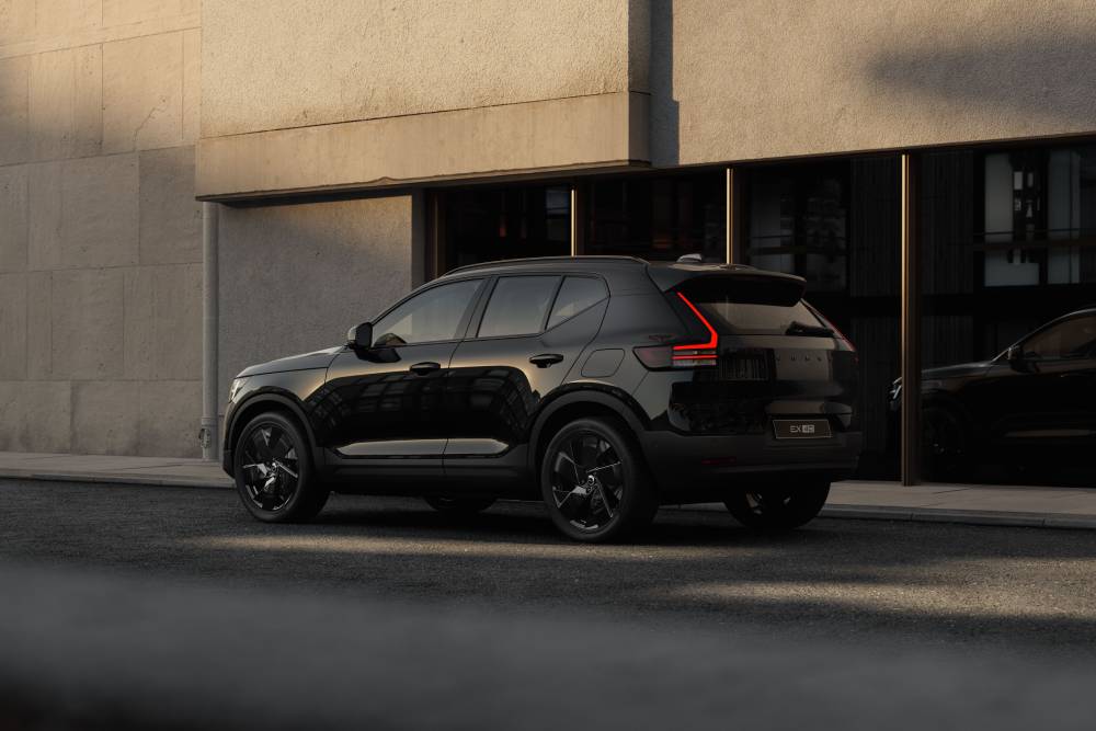 https://cdn.autogreeknews.gr/wp-content/uploads/2026/09/new-volvo-xc40-and-ec40-2.jpg
