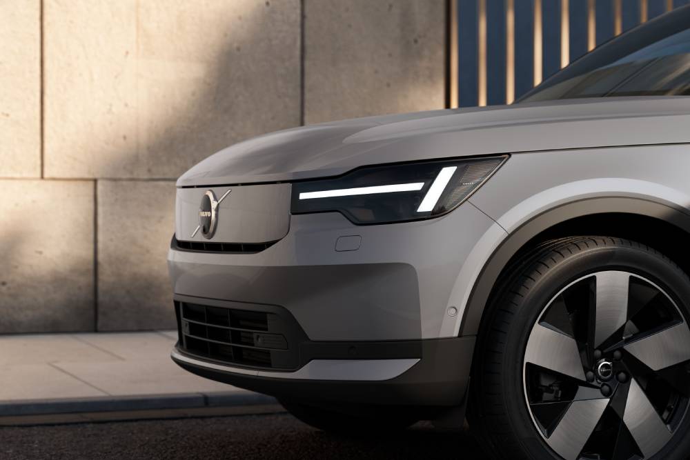 https://cdn.autogreeknews.gr/wp-content/uploads/2026/09/new-volvo-xc40-and-ec40-3.jpg