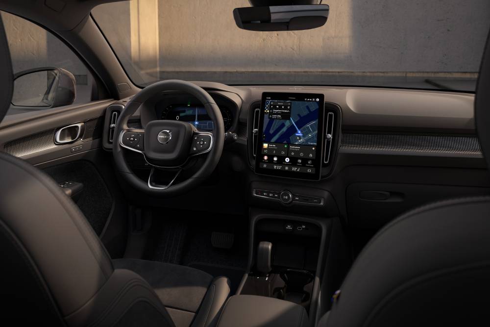 https://cdn.autogreeknews.gr/wp-content/uploads/2026/09/new-volvo-xc40-and-ec40-6.jpg
