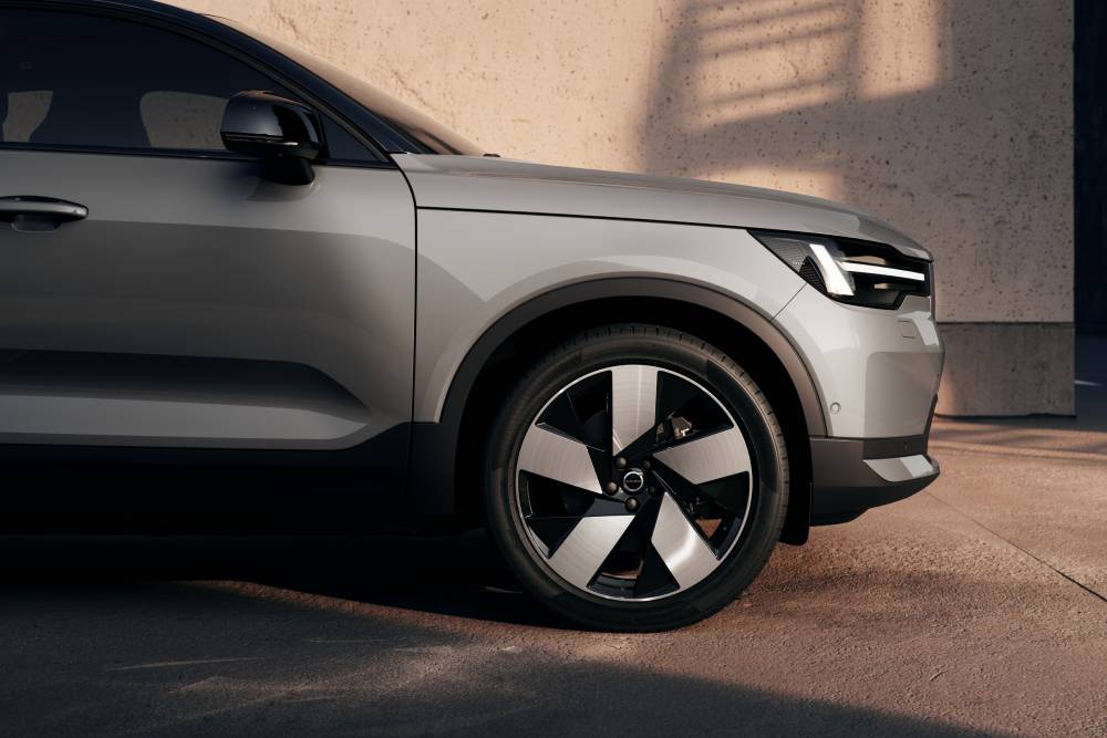 https://cdn.autogreeknews.gr/wp-content/uploads/2026/09/new-volvo-xc40-and-ec40-7.jpg