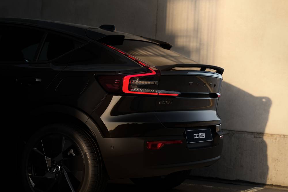 https://cdn.autogreeknews.gr/wp-content/uploads/2026/09/new-volvo-xc40-and-ec40-8.jpg