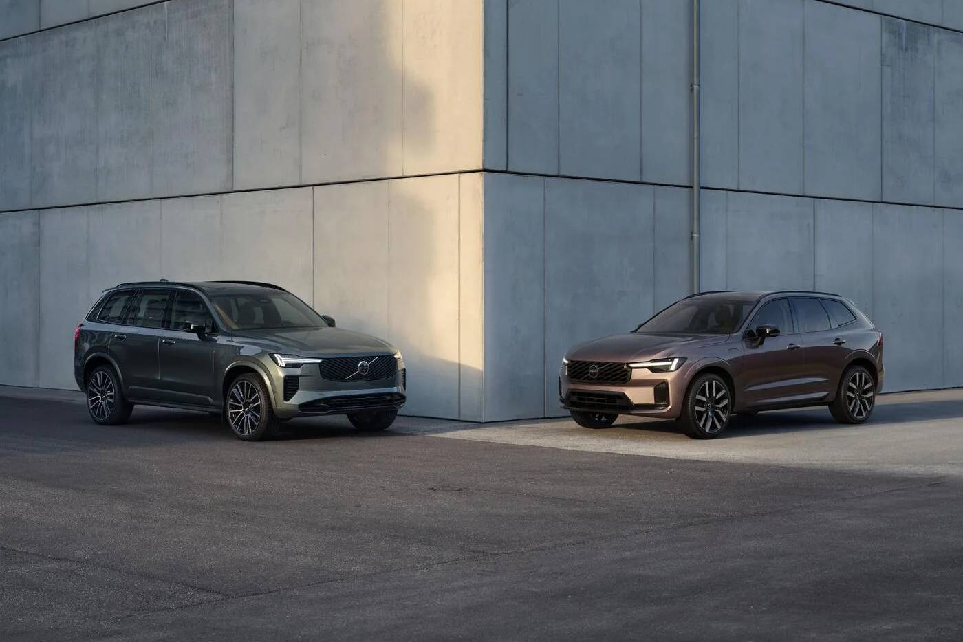 https://cdn.autogreeknews.gr/wp-content/uploads/2026/09/new-volvo-xc60-and-xc90-1.jpg