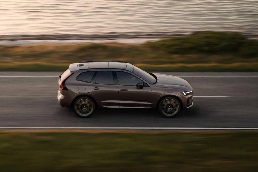 https://cdn.autogreeknews.gr/wp-content/uploads/2026/09/new-volvo-xc60-and-xc90-6.jpg