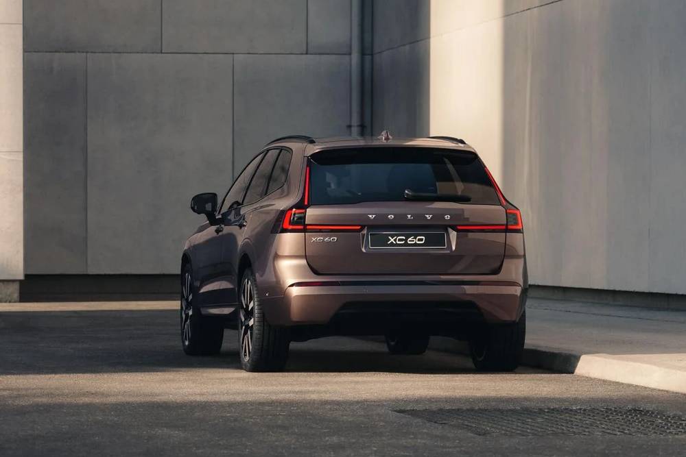 https://cdn.autogreeknews.gr/wp-content/uploads/2026/09/new-volvo-xc60-and-xc90-8.jpg
