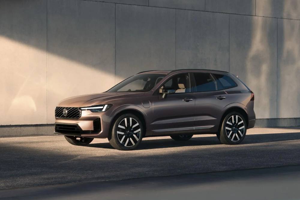 https://cdn.autogreeknews.gr/wp-content/uploads/2026/09/new-volvo-xc60-and-xc90-9.jpg