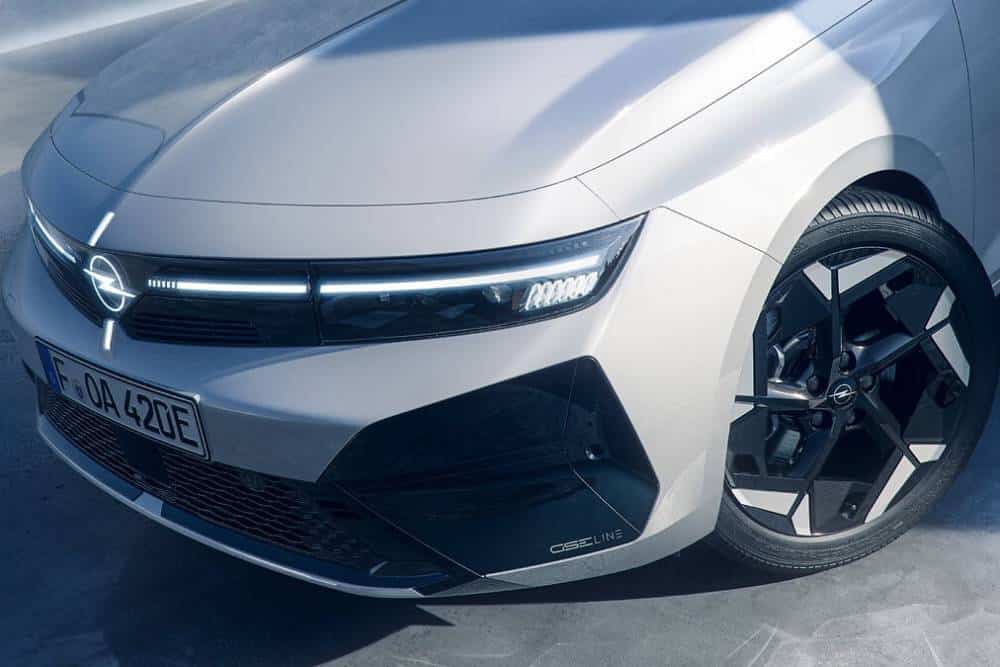 https://cdn.autogreeknews.gr/wp-content/uploads/2026/09/opel-astra-gse-line-3.jpg