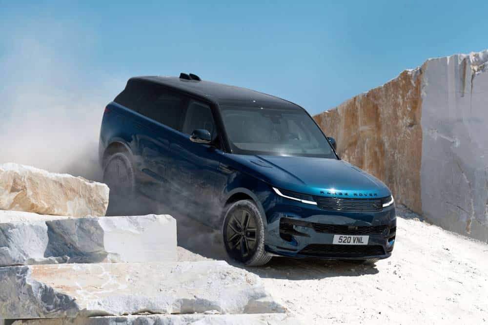https://cdn.autogreeknews.gr/wp-content/uploads/2026/09/range-rover-sport-electric-1.jpg