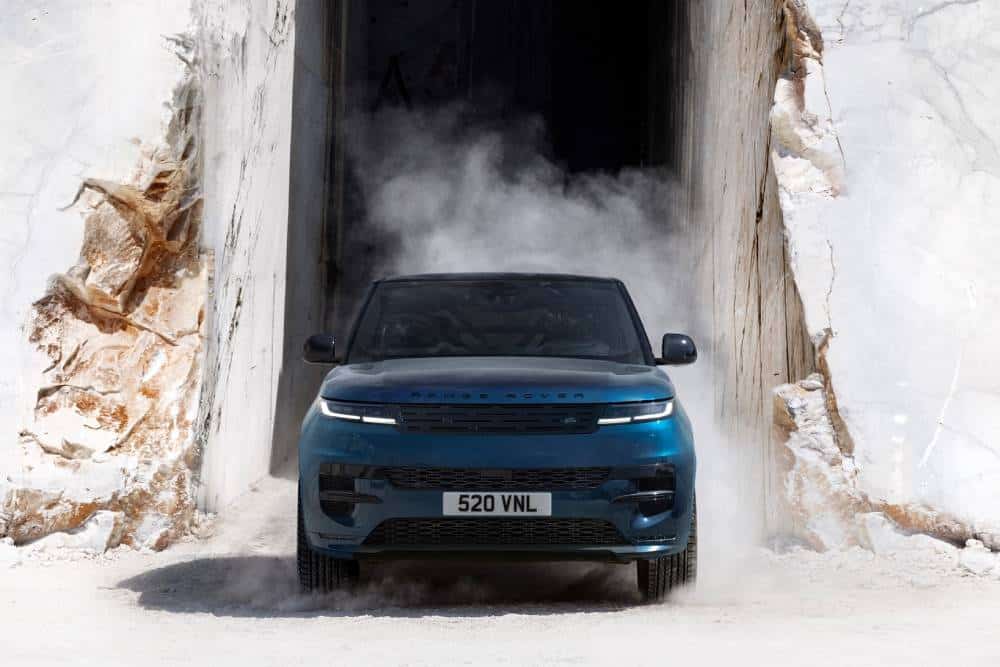 https://cdn.autogreeknews.gr/wp-content/uploads/2026/09/range-rover-sport-electric-10.jpg