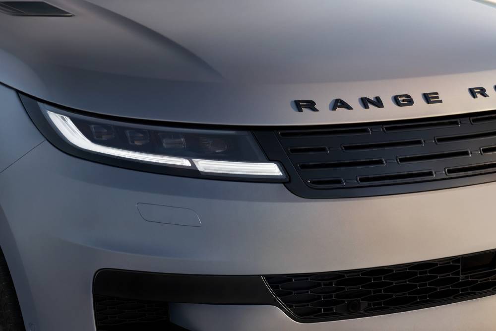https://cdn.autogreeknews.gr/wp-content/uploads/2026/09/range-rover-sport-electric-4.jpg
