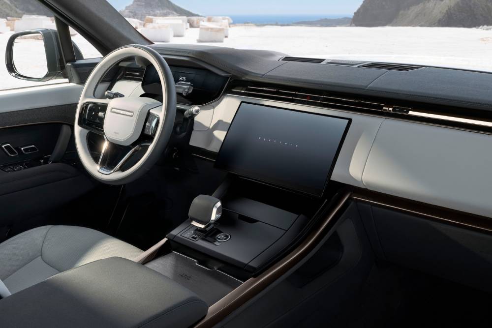 https://cdn.autogreeknews.gr/wp-content/uploads/2026/09/range-rover-sport-electric-5.jpg