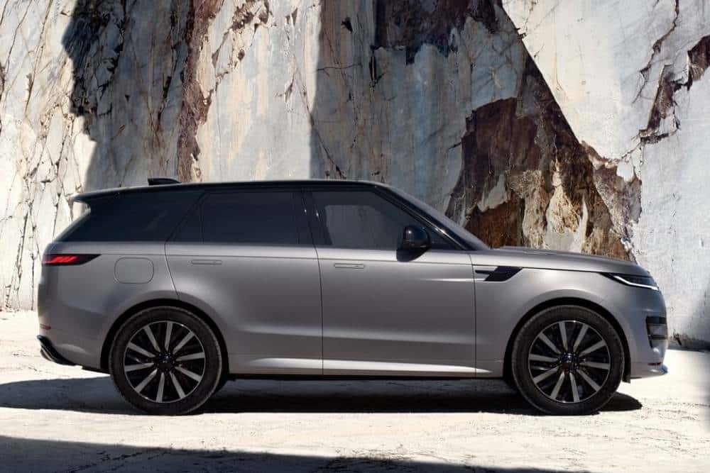 https://cdn.autogreeknews.gr/wp-content/uploads/2026/09/range-rover-sport-electric-7.jpg