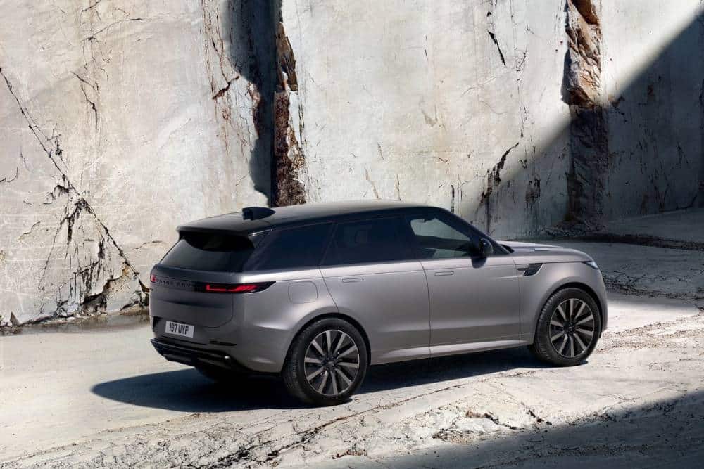 https://cdn.autogreeknews.gr/wp-content/uploads/2026/09/range-rover-sport-electric-8.jpg