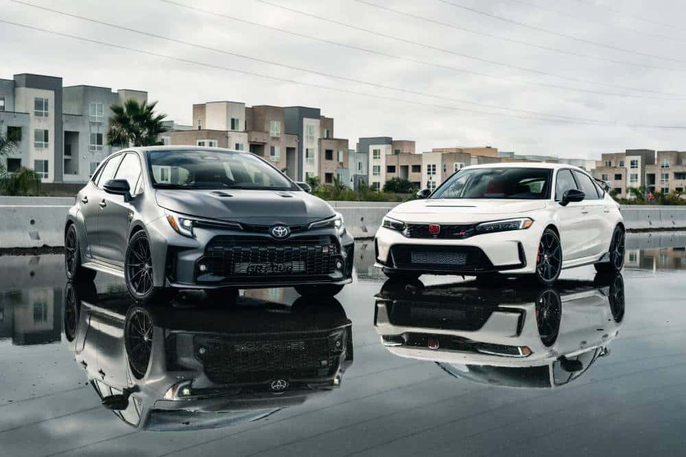 https://cdn.autogreeknews.gr/wp-content/uploads/2026/09/toyota-corolla-gr-four-vs-honda-civic-type-r.jpg