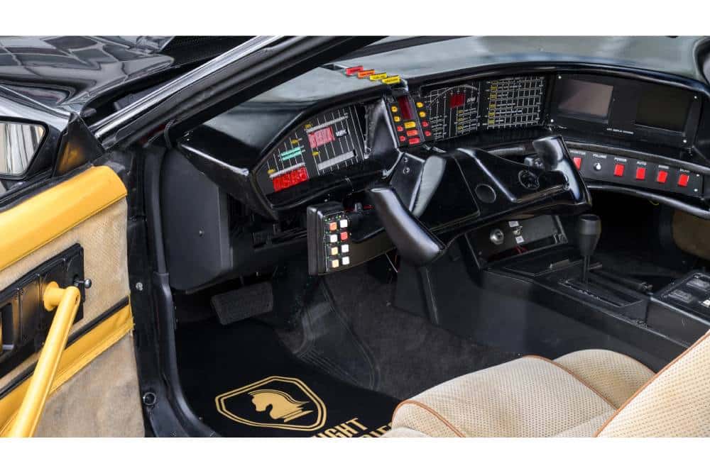 https://cdn.autogreeknews.gr/wp-content/uploads/2026/10/1982-pontiac-firebird-trans-am-knight-rider-k-i-t-1.jpg