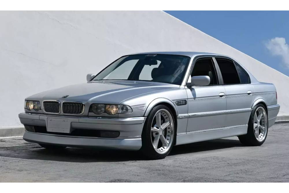 https://cdn.autogreeknews.gr/wp-content/uploads/2026/10/1999-BMW-7-Series-AC-Schnitzer-ACS7-main-2048x1152-1.jpg