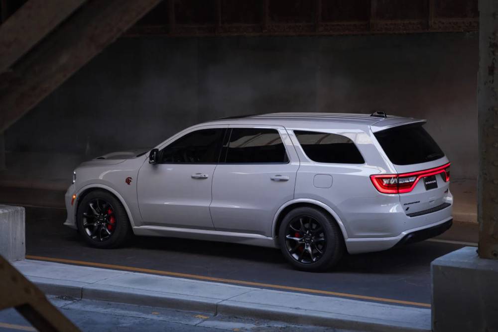 https://cdn.autogreeknews.gr/wp-content/uploads/2026/10/2027-Dodge-Durango-105-1-2048x1366-1.jpg