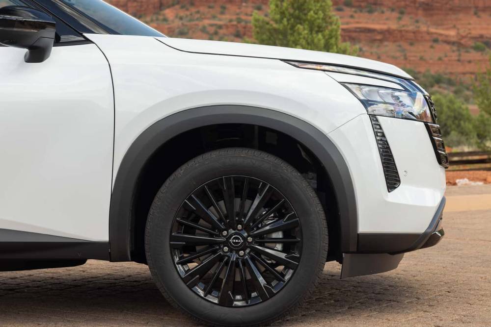 https://cdn.autogreeknews.gr/wp-content/uploads/2026/10/2027-nissan-pathfinder-special-edition-4.jpg