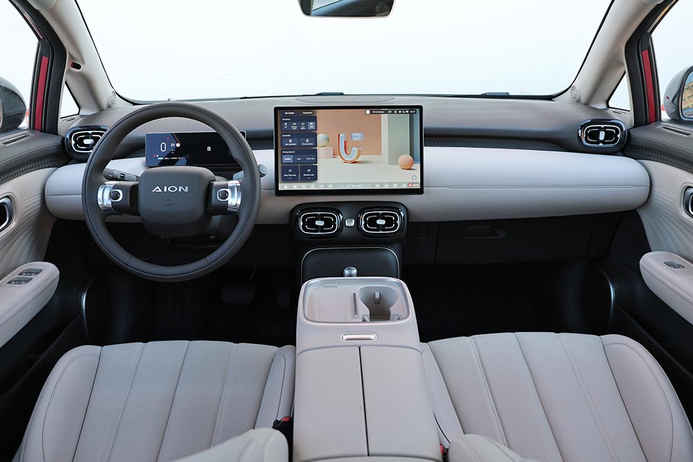 https://cdn.autogreeknews.gr/wp-content/uploads/2026/10/Aion-UT-interior-1.jpg
