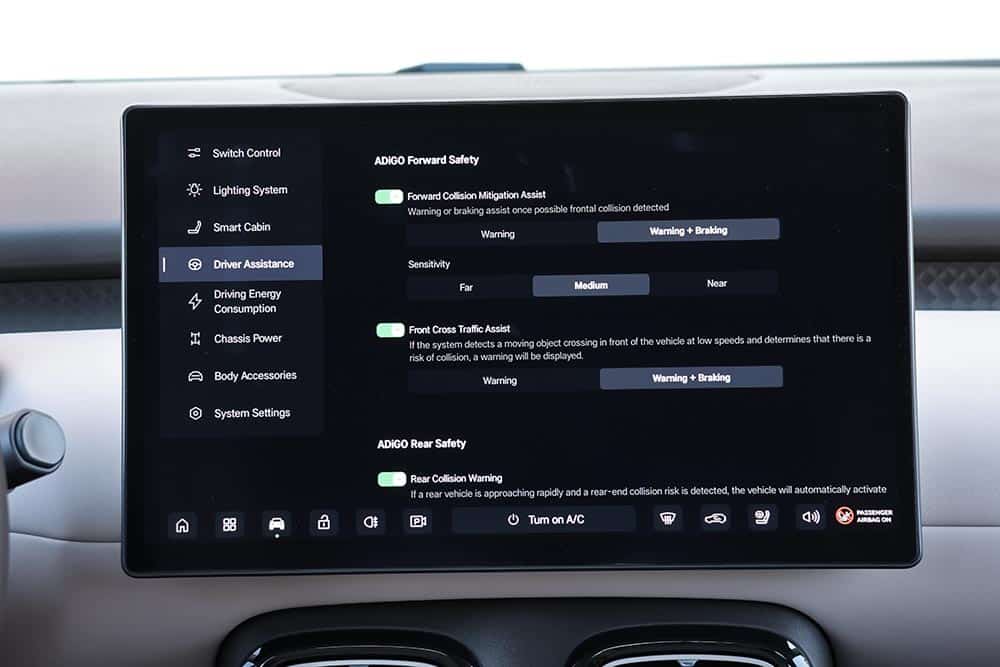 https://cdn.autogreeknews.gr/wp-content/uploads/2026/10/Aion-UT-interior-12.jpg