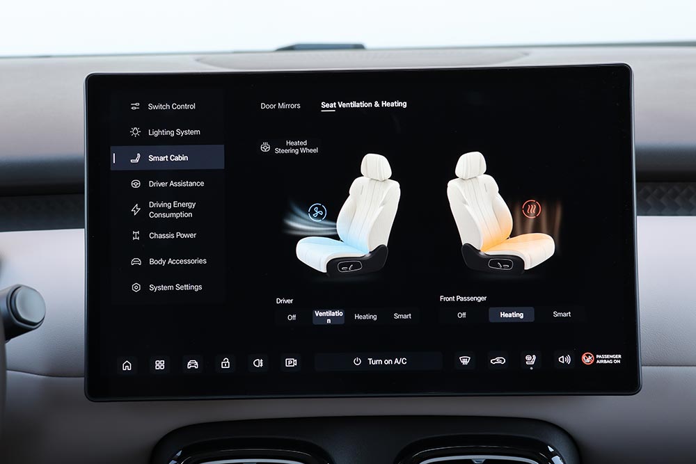 https://cdn.autogreeknews.gr/wp-content/uploads/2026/10/Aion-UT-interior-13.jpg