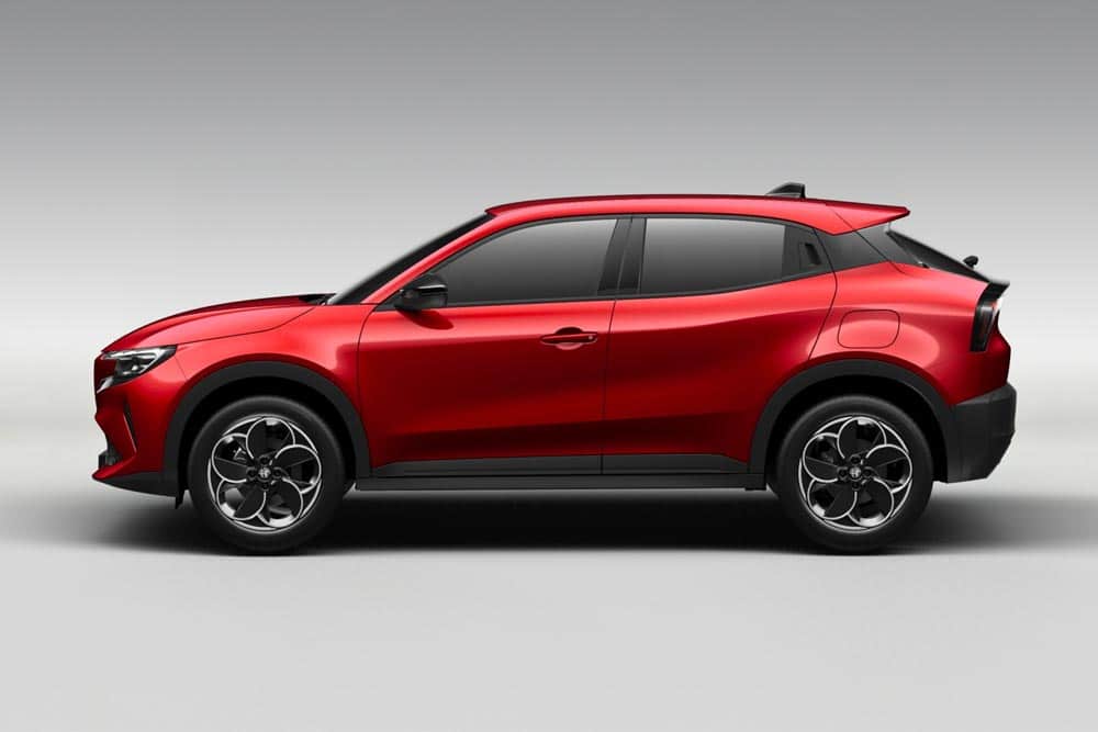 https://cdn.autogreeknews.gr/wp-content/uploads/2026/10/Alfa-Romeo-Junior-Business-2.jpg