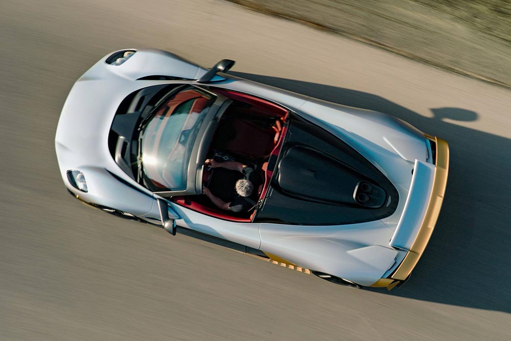 https://cdn.autogreeknews.gr/wp-content/uploads/2026/10/Aston-Martin-Valhalla-Spider_10.jpg