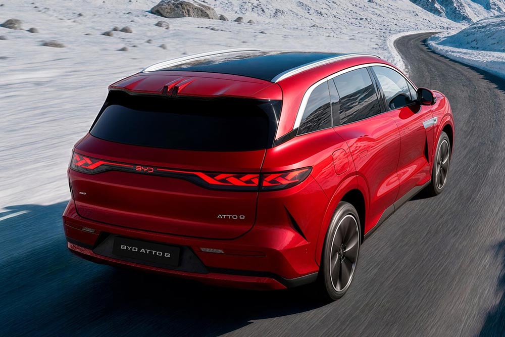 https://cdn.autogreeknews.gr/wp-content/uploads/2026/10/BYD-ATTO-8-10.jpg