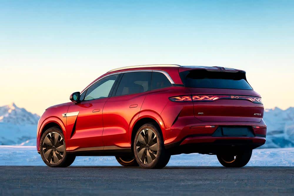 https://cdn.autogreeknews.gr/wp-content/uploads/2026/10/BYD-ATTO-8-11.jpg
