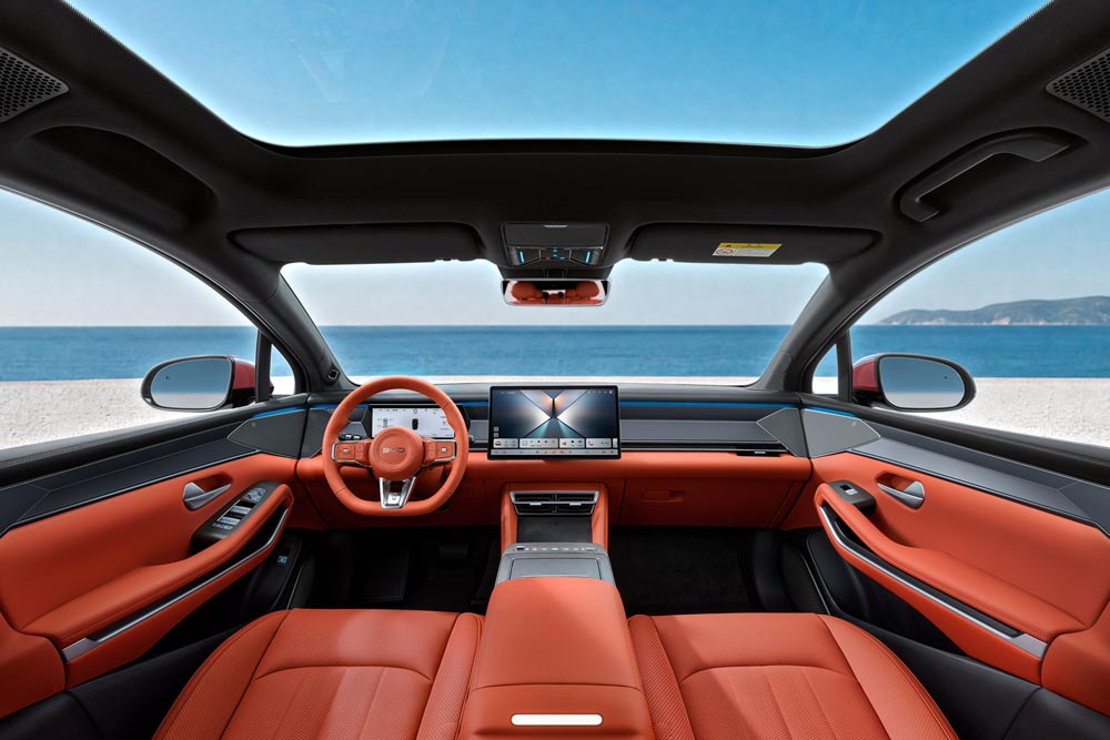 https://cdn.autogreeknews.gr/wp-content/uploads/2026/10/BYD-ATTO-8-4.jpg