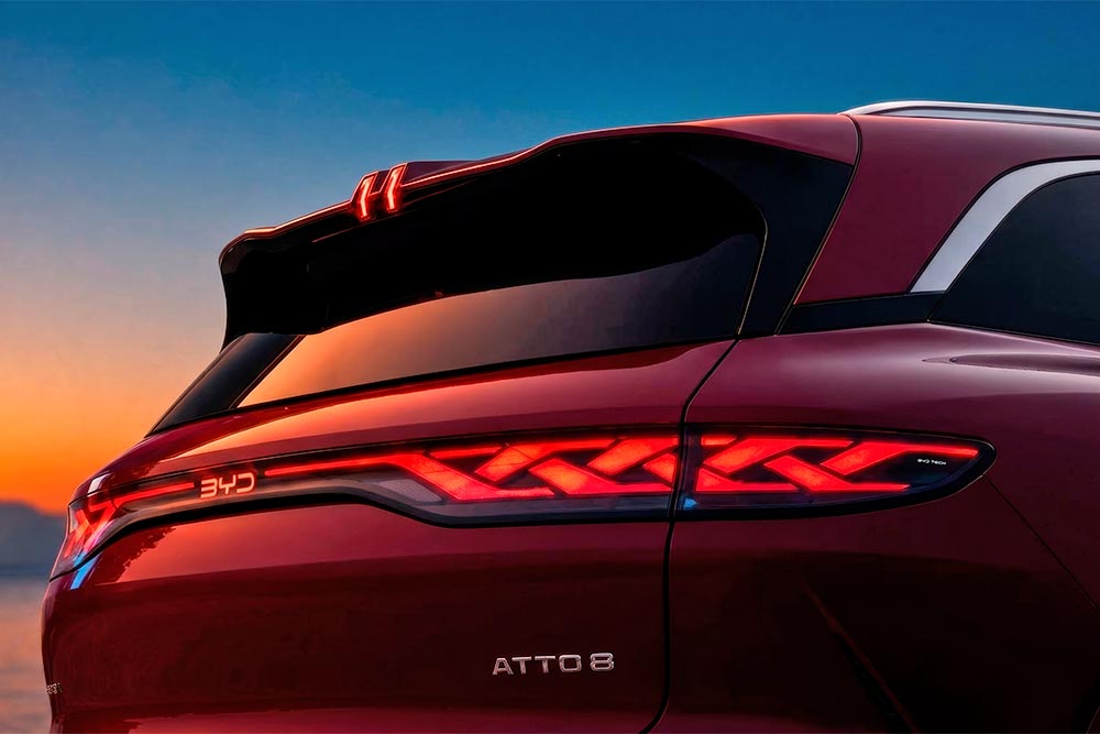 https://cdn.autogreeknews.gr/wp-content/uploads/2026/10/BYD-ATTO-8-8.jpg