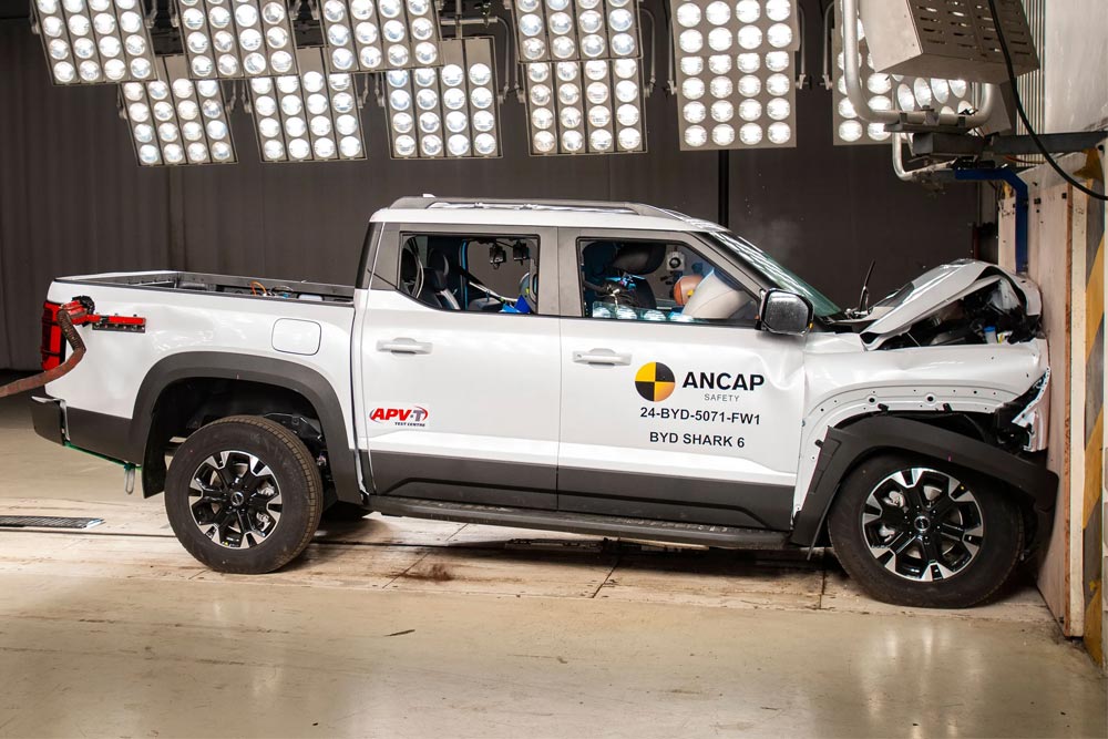 https://cdn.autogreeknews.gr/wp-content/uploads/2026/10/BYD-Shark-Euro-NCAP-2.jpg