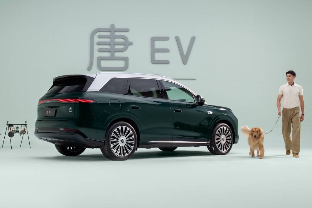 https://cdn.autogreeknews.gr/wp-content/uploads/2026/10/BYD-Tang-03.jpg