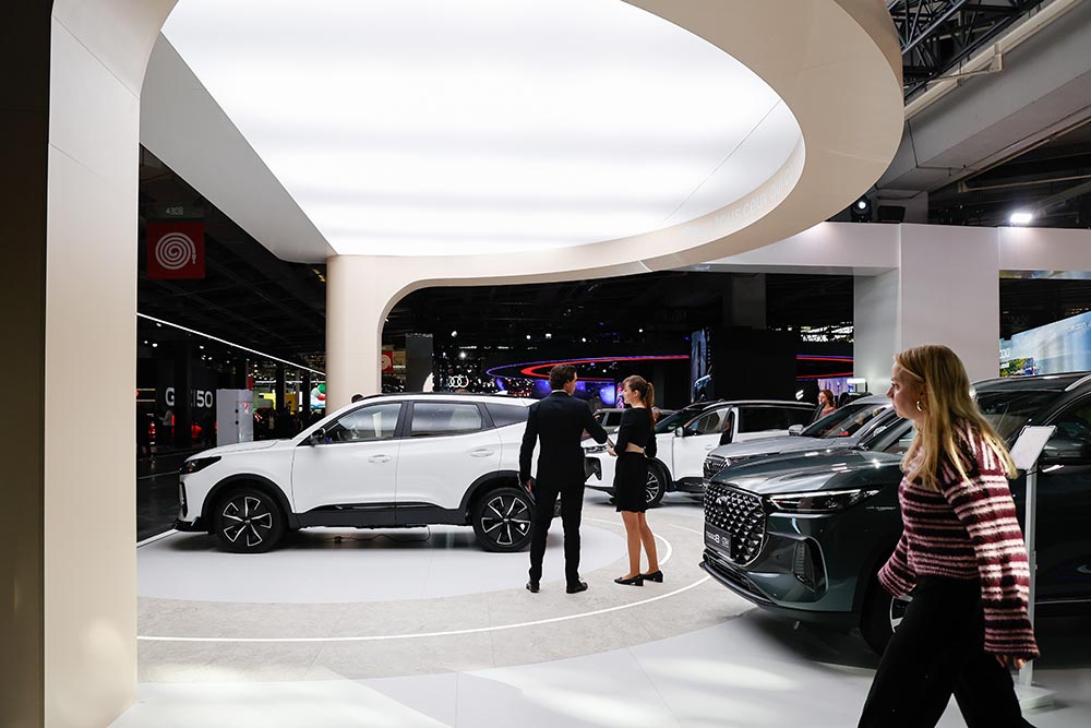https://cdn.autogreeknews.gr/wp-content/uploads/2026/10/Chery-Booth-2.jpg