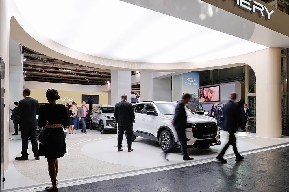 https://cdn.autogreeknews.gr/wp-content/uploads/2026/10/Chery-Booth-3.jpg