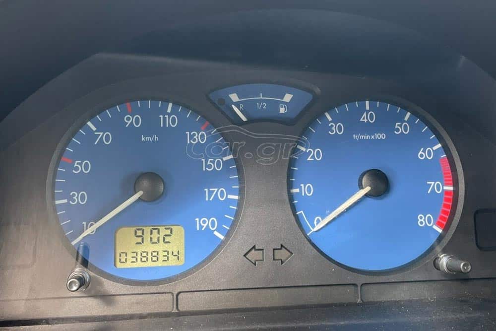 https://cdn.autogreeknews.gr/wp-content/uploads/2026/10/Citroen-Saxo-2003-used-5.jpg