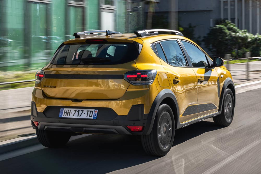 https://cdn.autogreeknews.gr/wp-content/uploads/2026/10/Dacia-Sandero-Stepway-III-Eco-G120-Extreme-version-2.jpg