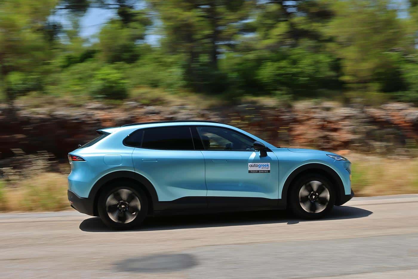 https://cdn.autogreeknews.gr/wp-content/uploads/2026/10/Deepal-S05-PHEV-side.jpg