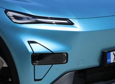 Άστραψε και βρόντηξε νέο Ultra Hybrid C-SUV με 31.990 ευρώ
