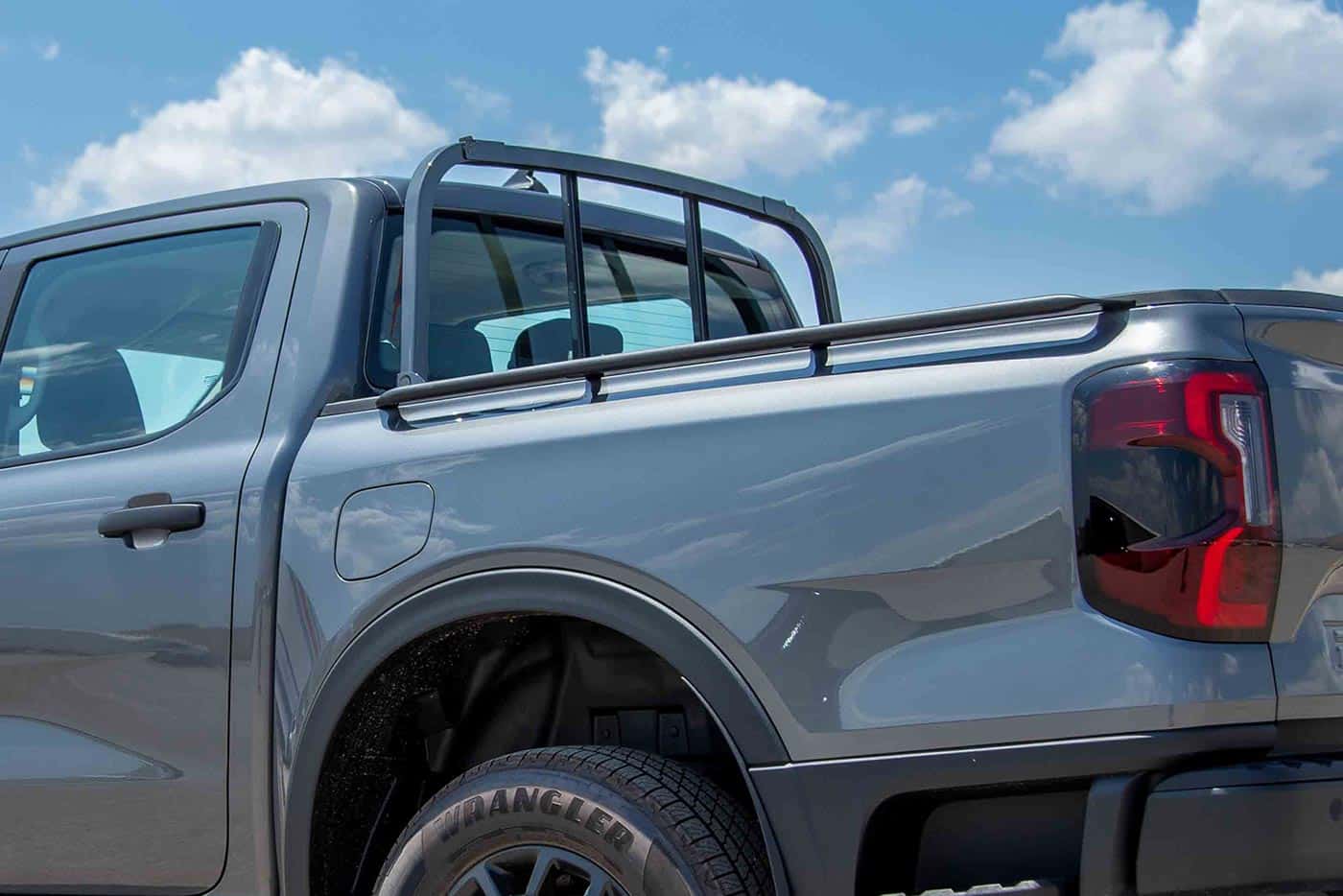 https://cdn.autogreeknews.gr/wp-content/uploads/2026/10/Ford-Ranger-side.jpg