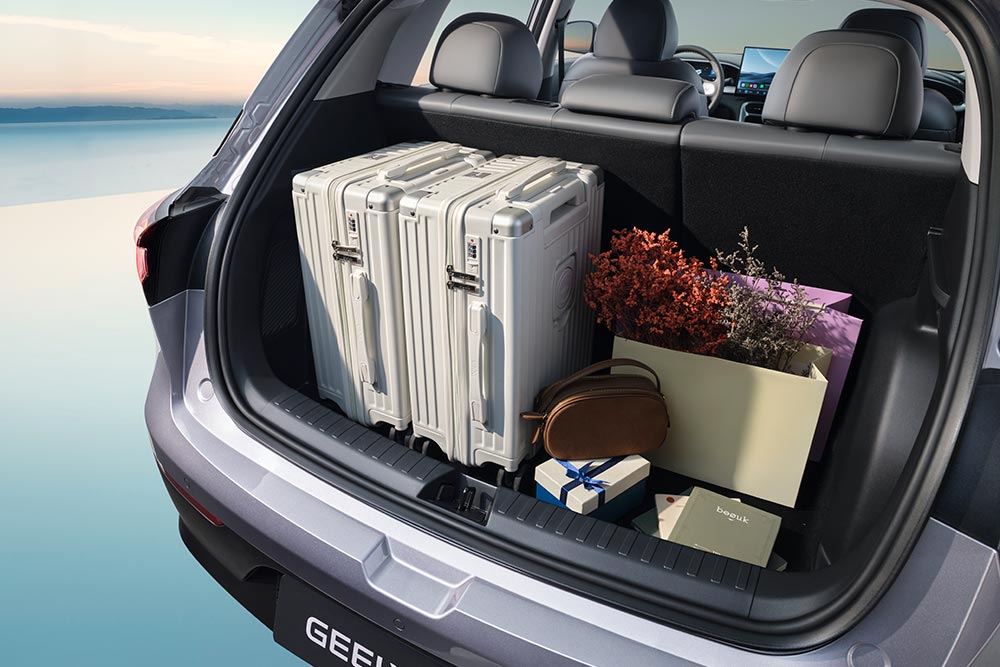 https://cdn.autogreeknews.gr/wp-content/uploads/2026/10/Geely-E2-15.jpg