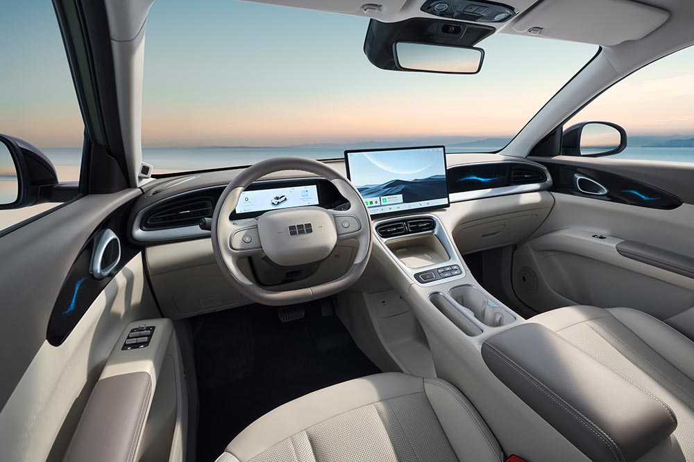 https://cdn.autogreeknews.gr/wp-content/uploads/2026/10/Geely-E2-2.jpg