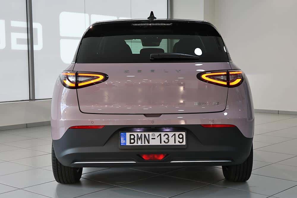 https://cdn.autogreeknews.gr/wp-content/uploads/2026/10/Geely-E2-ekthesi-11.jpg