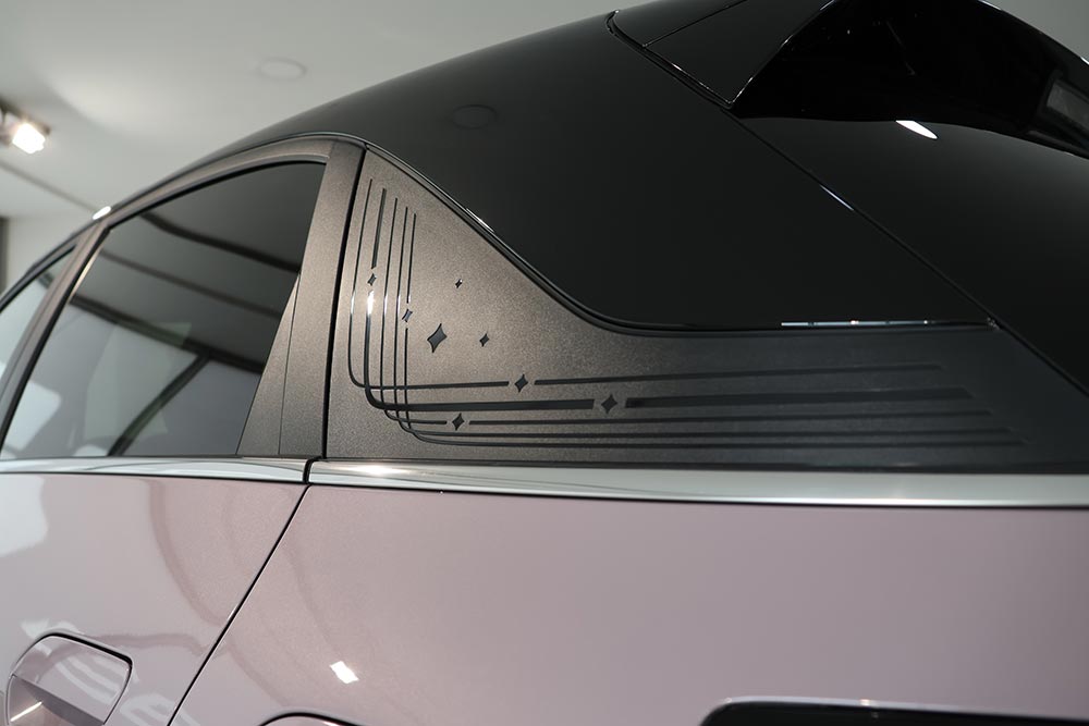 https://cdn.autogreeknews.gr/wp-content/uploads/2026/10/Geely-E2-ekthesi-13.jpg
