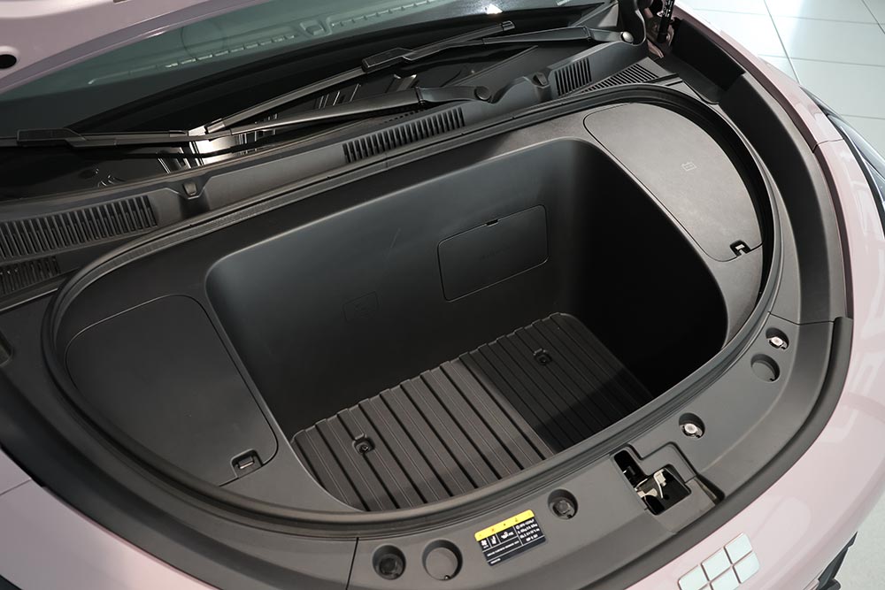 https://cdn.autogreeknews.gr/wp-content/uploads/2026/10/Geely-E2-ekthesi-16.jpg