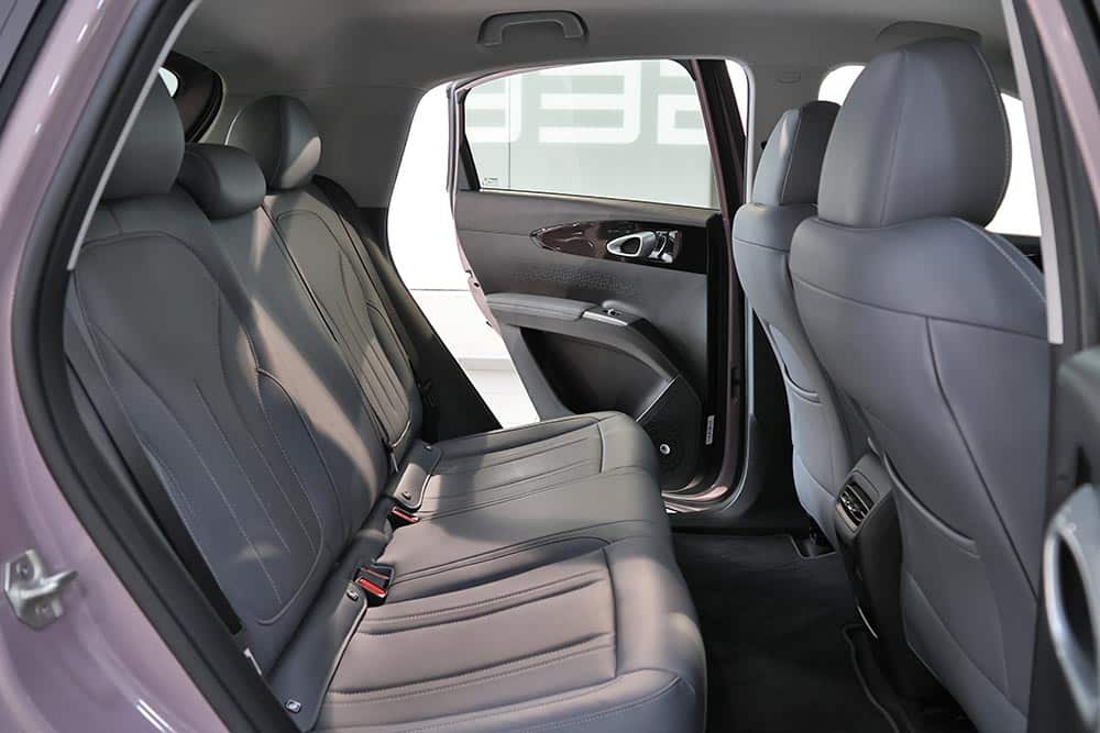 https://cdn.autogreeknews.gr/wp-content/uploads/2026/10/Geely-E2-ekthesi-17.jpg